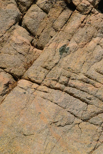 Texturen av den naturliga stenen bakgrund utomhus, mönster — Stockfoto