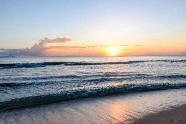 günbatımı Seyshells Adası. Deniz yaz bulut gökyüzü