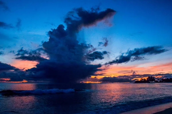 Zachód Słońca Wyspie Seyshells Morze Lato Chmura Niebo — Zdjęcie stockowe