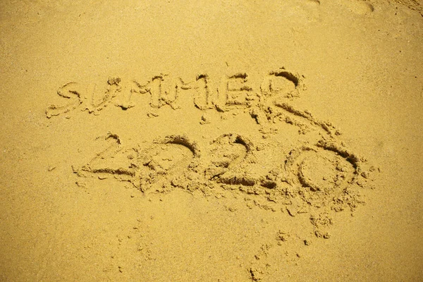 2020 yazında, kumsalda altın kumda yazılmış..