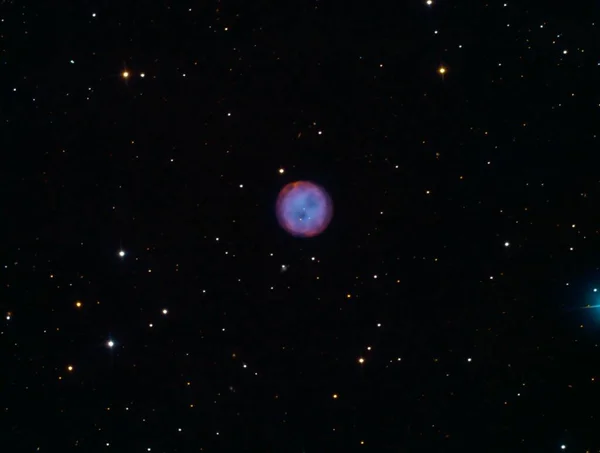 Baykuş Bulutsusu (ayrıca Messier 97, M97 veya NGC 3587 olarak da bilinir) Büyük Ayı takımyıldızı yönünde yaklaşık olarak 2.030 ışık yılı uzaklıkta bulunan bir gezegenimsi bulutsu. Nebula yaklaşık 8000 yaşında..