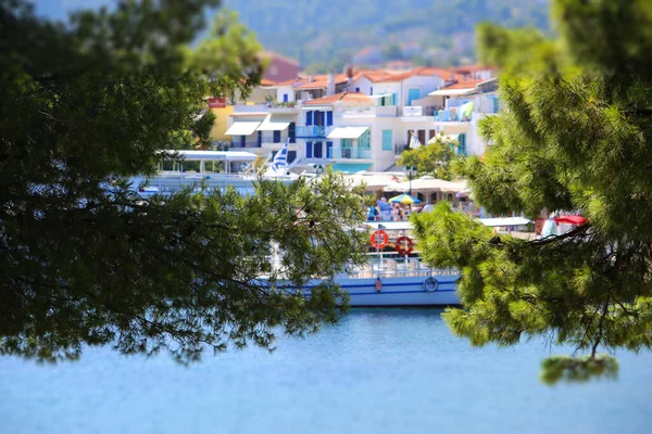 Skiathos, Ege Denizi 'nin kuzeybatısında küçük bir Yunan adasıdır..