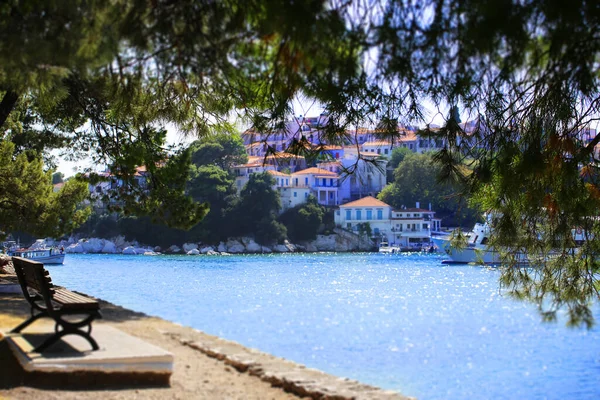 Yunan Adaları. Skiathos, Ege Denizi 'nin kuzeybatısında küçük bir Yunan adasıdır.. 