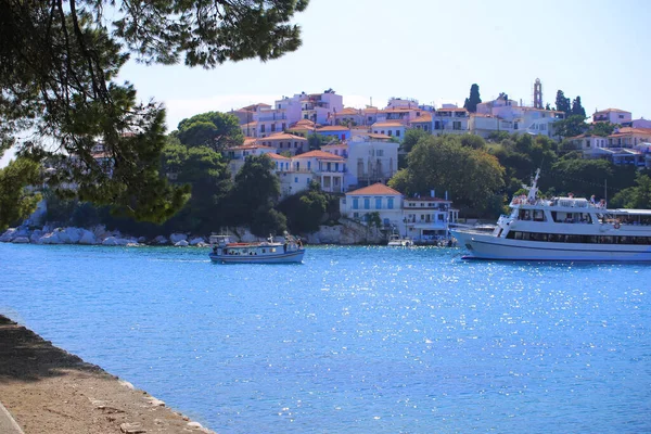 Yunan Adaları. Skiathos, Ege Denizi 'nin kuzeybatısında küçük bir Yunan adasıdır.. 