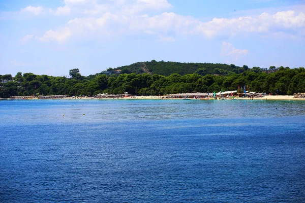 Yunan Adaları. Skiathos, Ege Denizi 'nin kuzeybatısında yer alan küçük bir Yunan adasıdır. Koukounaries koni anlamına gelir. Dünyanın en güzel plajlarından biri..