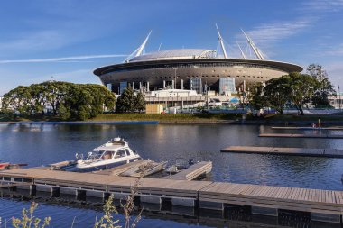 St. Petersburg yeni Futbol stadyumunda mavi gökyüzü görünümü