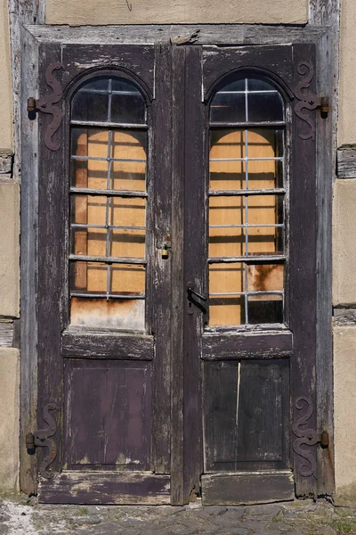 Porta Madeira Velha Com Guarnição Ornamentos Metal Closeu — Fotografia de Stock