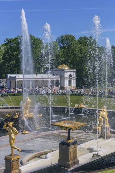 Peterhof Rusland Mei 2018 Weergave Van Opeenvolging Van Fonteinen Het — Stockfoto