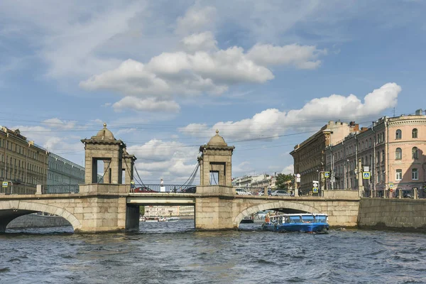 Bridge Named Lomonosov Fontanka River Petersburg Tourist Ships Blue Sky — Stock Photo, Image