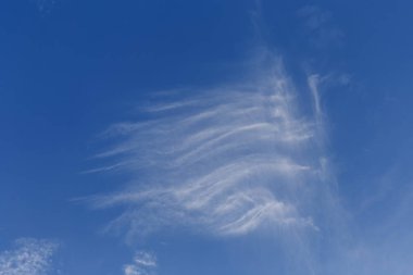 güzel cirrus bulutlar karşı doğal bir arka plan mavi gökyüzü