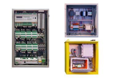 ön kapı beyaz arka plan üzerinde izole olmadan Elektrik dolapları