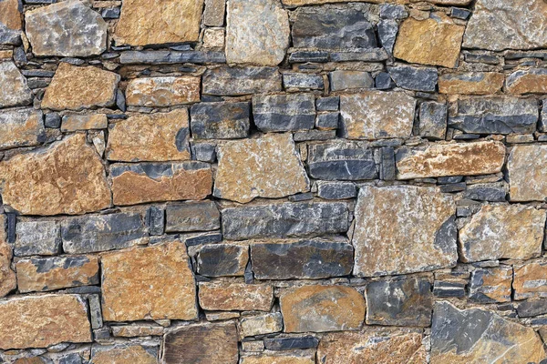 Piękny Kamienny Mur Kamieni Różnych Kolorach Zbliżenie Poziome — Zdjęcie stockowe