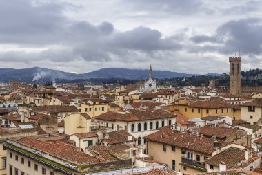 Kırmızı kiremitli çatıları İtalyan şehir Floransa üstten görünüm