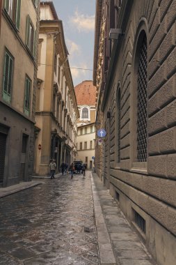 Floransa'da tarihi kentin pek çok dar caddelerinden biri