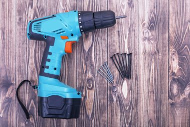 Modern akümülatörler tornavida ve vida closeu