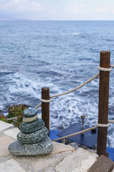 Pirâmide Pedras Planas Lisas Orla Perto — Fotografia de Stock