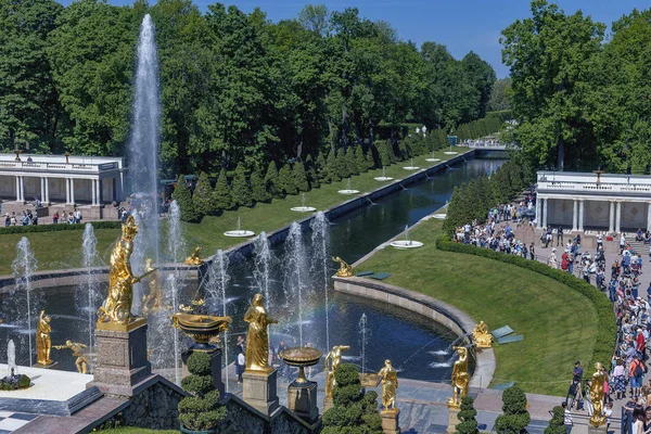 Peterhof Rusia Mayo 2018 Vista Cascada Fuentes Parque Los Suburbios —  Fotos de Stock