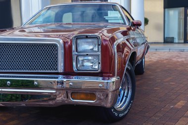 Sochi, Rusya Federasyonu - 4 Haziran 2016 - güzel bir vintage Amerikan arabası sokakta park