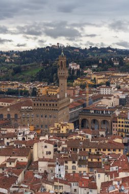 Kırmızı kiremitli çatılar ve katedralleri eski İtalyan şehir Floransa Üstten Görünüm