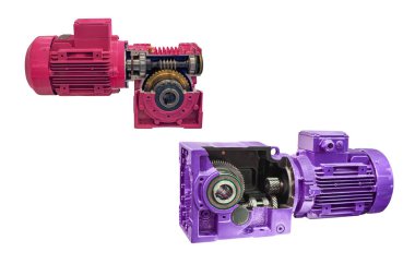  beyaz arka plan üzerinde izole elektrik motoru closeup ve redüktör kesim. İki nesne