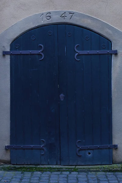 Porta Madeira Velha Com Ornamentos Metal Parte Histórica Cidade Alemã — Fotografia de Stock