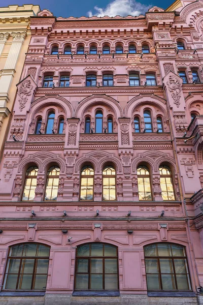 Vista Frontal Edifício Ornamental Pedra Centro Histórico Cidade São Petersburgo — Fotografia de Stock