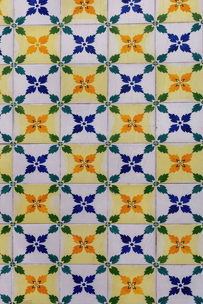 Fragmento Parede Exterior Uma Casa Lisboa Decorada Com Azulejos Cerâmicos — Fotografia de Stock