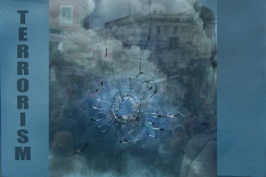 Kırık kurşun camının bileşimi, insanlardan oluşan bir kalabalık, siyah duman ve yazıt - terörizm