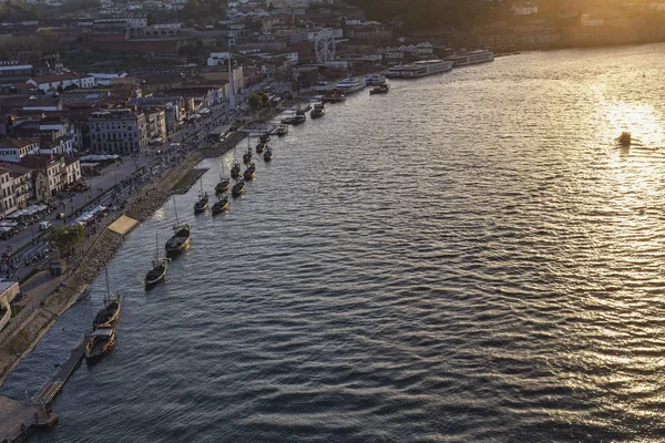 葡萄牙波尔图 Porto 2019年3月24日 在多罗河 Douro River 上看到的旧船运送葡萄酒 — 图库照片