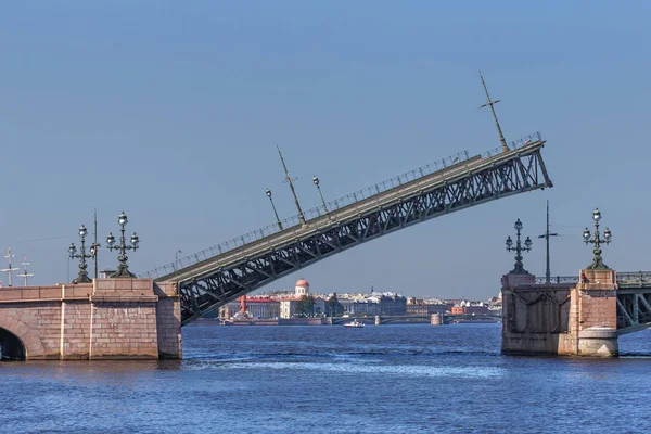 Подъем Троицкого Моста Петербурге Перед Проходом Военных Кораблей Участвующих Параде — стоковое фото