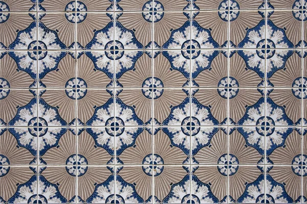 아름다운 기하학적 무늬를 세라믹 로장식되어 포르투갈 포르투의 — 스톡 사진