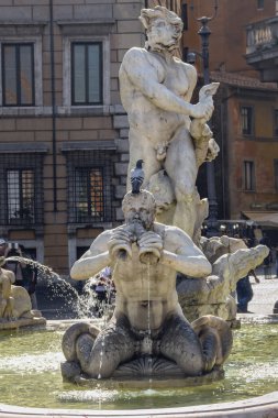 Roma, İtalya - 19 Ekim 2013 - Mağribi Çeşmesi 'nin ünlü İtalyan heykeltıraş Bernini tarafından bir parçası