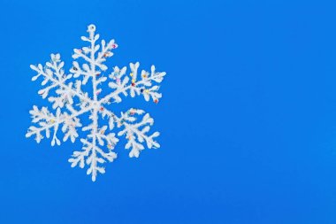 Bir festival arka plan olarak bir oyuncak kar tanesi ile Noel kompozisyon