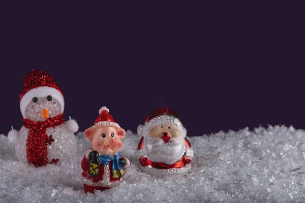 Composición Navideña Con Hermosos Juguetes Navideños Sobre Fondo Nieve Artificial — Foto de Stock