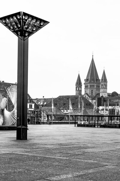 Empty square with modern street lamps and a beautiful old cathedral in Mainz, Germany