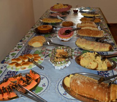 otantik kırsal kahvaltı masası