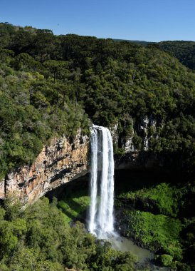 Gramado 'da bir şelalenin panoramik görüntüsü
