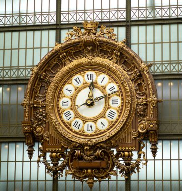 Orsay Müzesi 'ndeki saat. Paris, Fransa. Mart 2020
