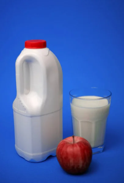 Jarra Hermética Leche Galón Con Una Tapa Roja Leche Llena — Foto de Stock