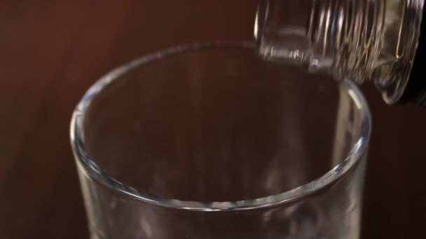 Pouring Whiskey Glass Ice — Stock Video