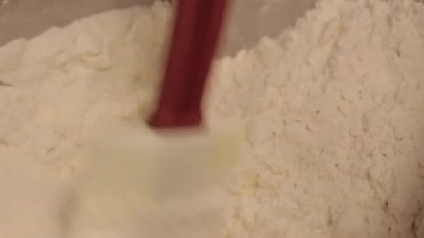 Cukrář Připravuje Jídlo Kuchyni — Stock video