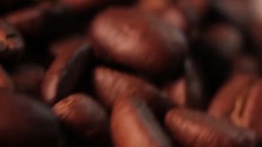 Kavrulmuş kahve çekirdekleri.