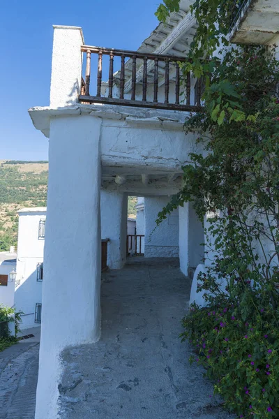 Calle Estrecha Pueblo Sur España Hay Casas Con Fachadas Blancas — Foto de Stock