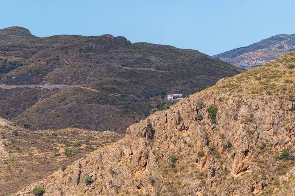 Paisagem Montanhosa Sul Espanha Montanha Coberta Com Vegetação Árvores Céu — Fotografia de Stock