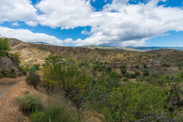 Paisaje Montañoso Con Vegetación Sur España Cielo Azul Con Nubes —  Fotos de Stock