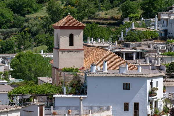 Foto Parcial Uma Cidade Sul Espanha Casas Têm Fachadas Brancas — Fotografia de Stock