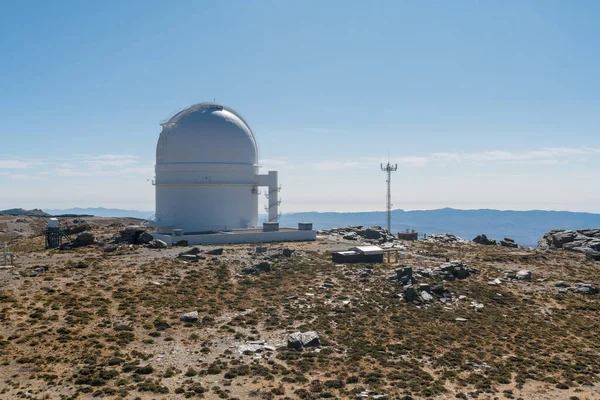 Calar Alto Telescópio Astronômico Almera Espanha Uma Torre Telecomunicações Rochas — Fotografia de Stock
