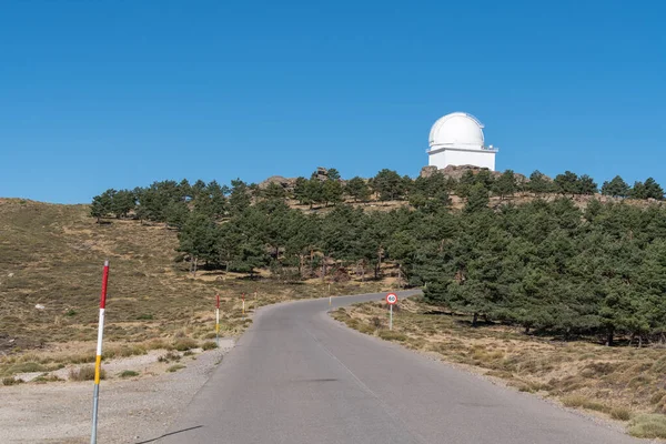 Observatório Astronômico Calar Alto Sul Espanha Florestas Pinheiros Céu Claro — Fotografia de Stock