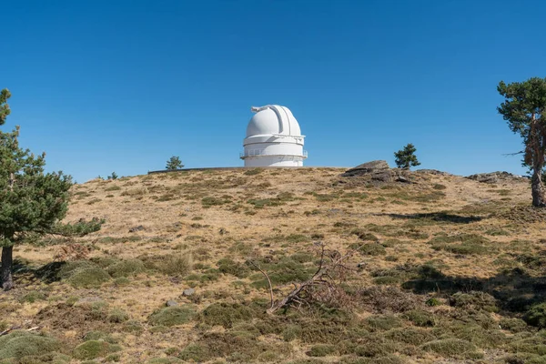 Observatório Astronômico Calar Alto Sul Espanha Florestas Pinheiros Céu Claro — Fotografia de Stock