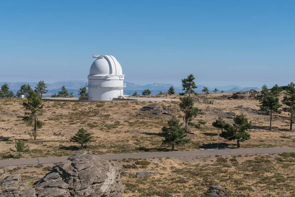 Observatório Astronômico Calar Alto Sul Espanha Florestas Pinheiros Uma Estrada — Fotografia de Stock